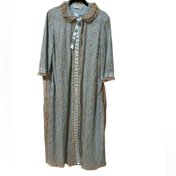 Odette  Barsa Robe - Picture 3 of 8